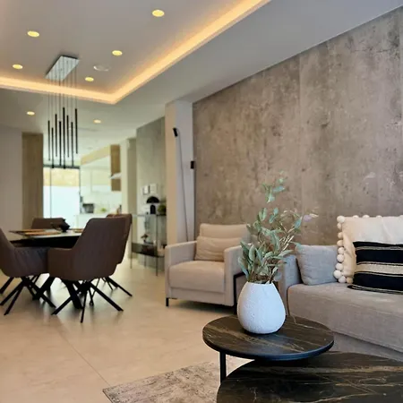 Luxury Beachfront With Private Pool By Leo